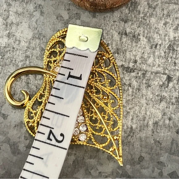 Vintage Gold Rhinestone Filagree Pin Brooch - Picture 9 of 14